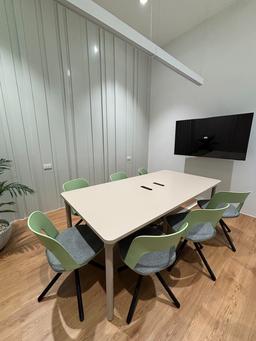 Meeting Room (M)