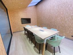 Meeting Room (M)